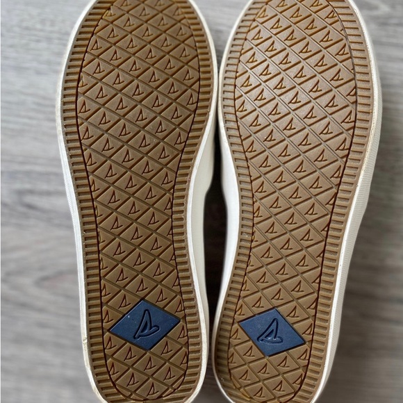 MUST HAVE Sperry size 6 - Picture 4 of 4